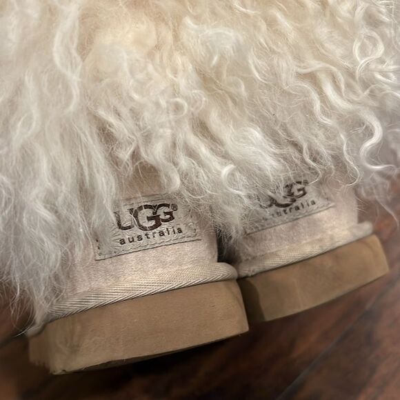 UGG Lida Mongolian Fur Cuff Natural Suede Classic Short Boots Size 6 EUC - Picture 4 of 14